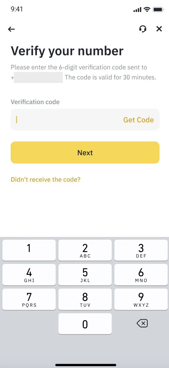 币安 App「Verify your number」页面截图：提示 6 位验证码已发到（已打码的）手机号、30 分钟内有效，Verification code 输入框右侧有 Get Code，黄色 Next 按钮，下方是数字键盘